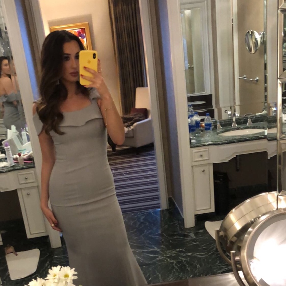 Gorgeous Gown versatile straps with fur Shaw
